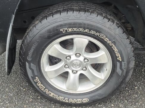 Used 2004 Toyota 4Runner 4WD image 9