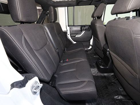 Used 2017 Jeep Wrangler Unlimited Sahara w/ Connectivity Group AWD/4WD image 34