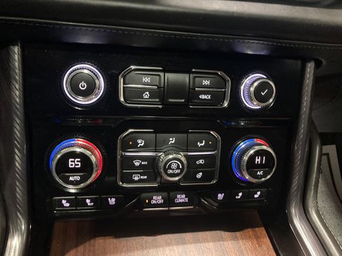 Used 2023 GMC Yukon XL Denali Ultimate image 34