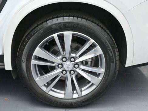 Used 2025 Cadillac XT6 Premium Luxury image 40