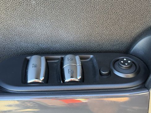 Used 2021 MINI Cooper Cooper w/ 6.5" Touchscreen Package image 27