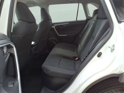 Used 2022 Toyota RAV4 LE AWD/4WD image 22