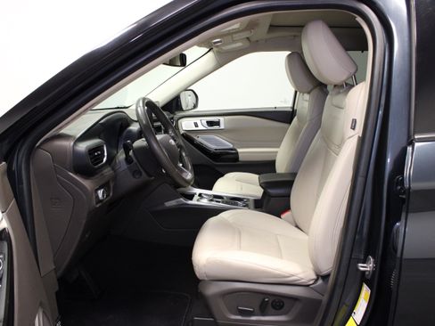 Used 2022 Ford Explorer Platinum w/ Class IV Trailer Tow Package AWD/4WD image 20