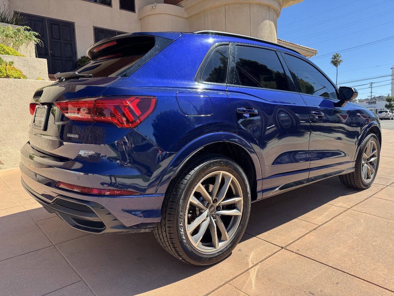Used 2022 Audi Q3 2.0T Premium w/ Black Optic Sport Package AWD/4WD image 5