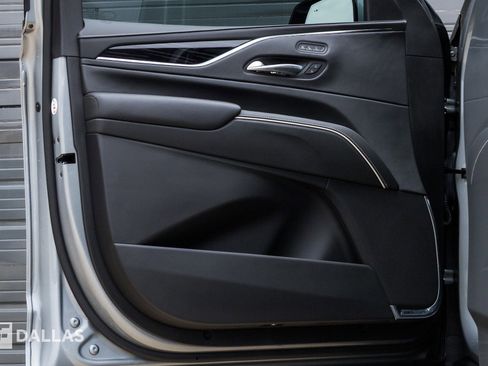 Used 2023 Cadillac Escalade ESV V image 19