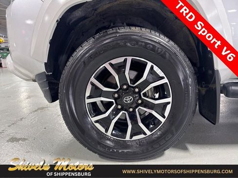 Used 2023 Toyota Tacoma TRD Sport image 9