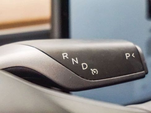 Used 2023 Tesla Model 3 Standard Range image 19