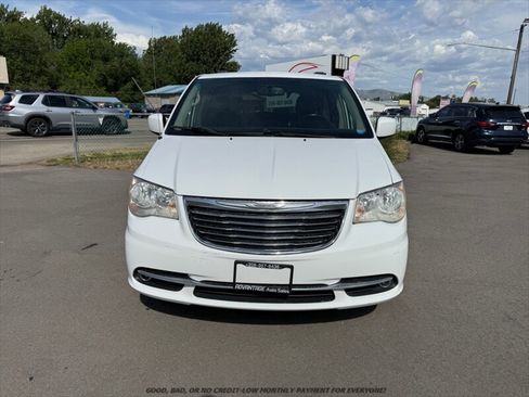 Used 2014 Chrysler Town & Country Touring FWD image 2