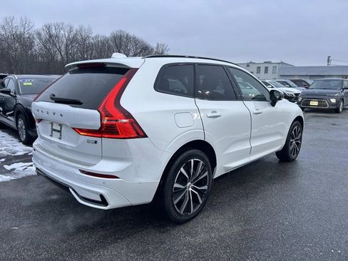 Used 2024 Volvo XC60 B5 Plus w/ Protection Package Premier image 3