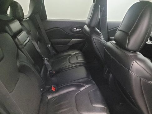 Used 2019 Jeep Cherokee Limited image 19