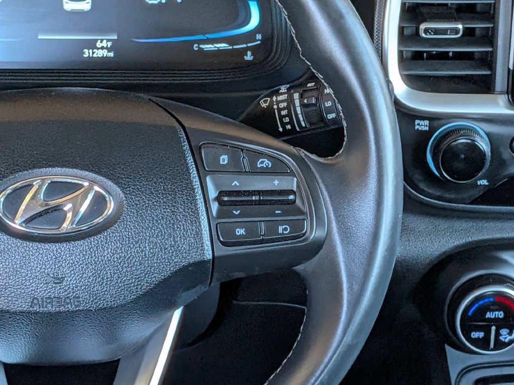 Used 2025 Hyundai Venue SEL FWD image 18