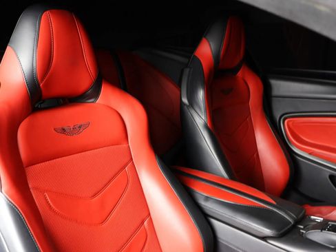 Used 2019 Aston Martin DBS Superleggera RWD image 18