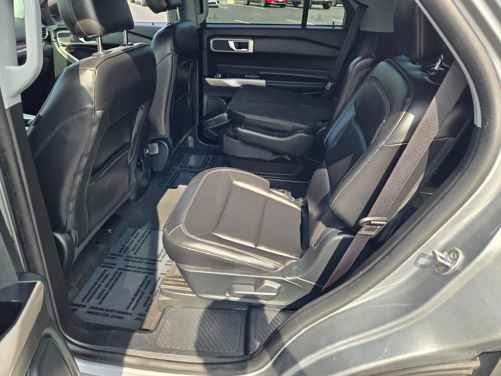 Used 2023 Ford Explorer XLT w/ Equipment Group 202A AWD/4WD image 19