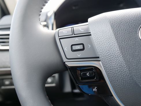 Used 2025 Toyota Camry XLE image 23