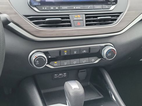 Used 2024 Nissan Altima 2.5 SV image 18