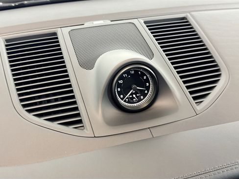 Used 2025 Porsche Macan image 31