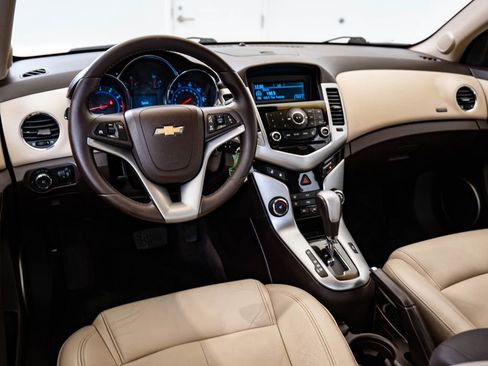Used 2011 Chevrolet Cruze LTZ w/ RS Package FWD image 4