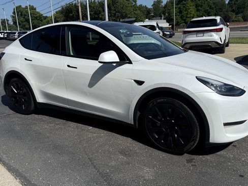 Used 2023 Tesla Model Y Long Range AWD/4WD image 6