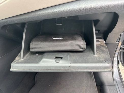 Used 2022 Nissan Versa SV FWD image 45