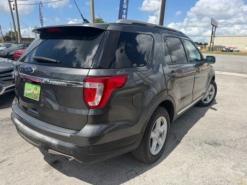 Used 2018 Ford Explorer XLT w/ Equipment Group 201A FWD image 4