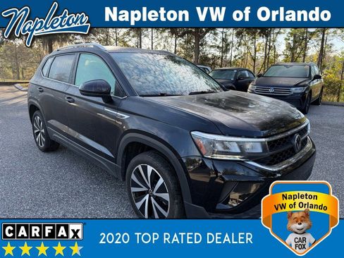 Used 2024 Volkswagen Taos SE image 3