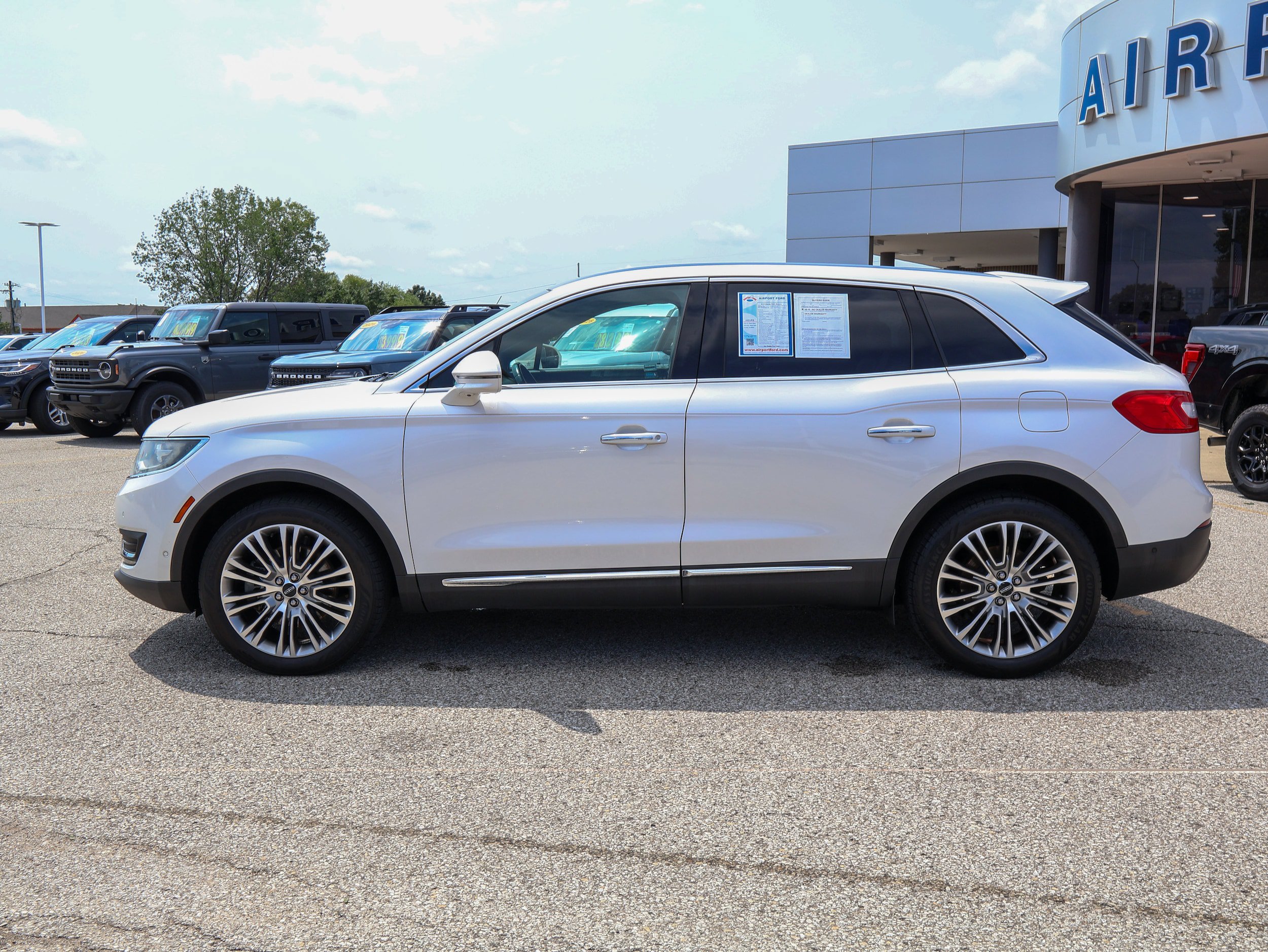 Used 2018 Lincoln MKX Reserve AWD/4WD image 2