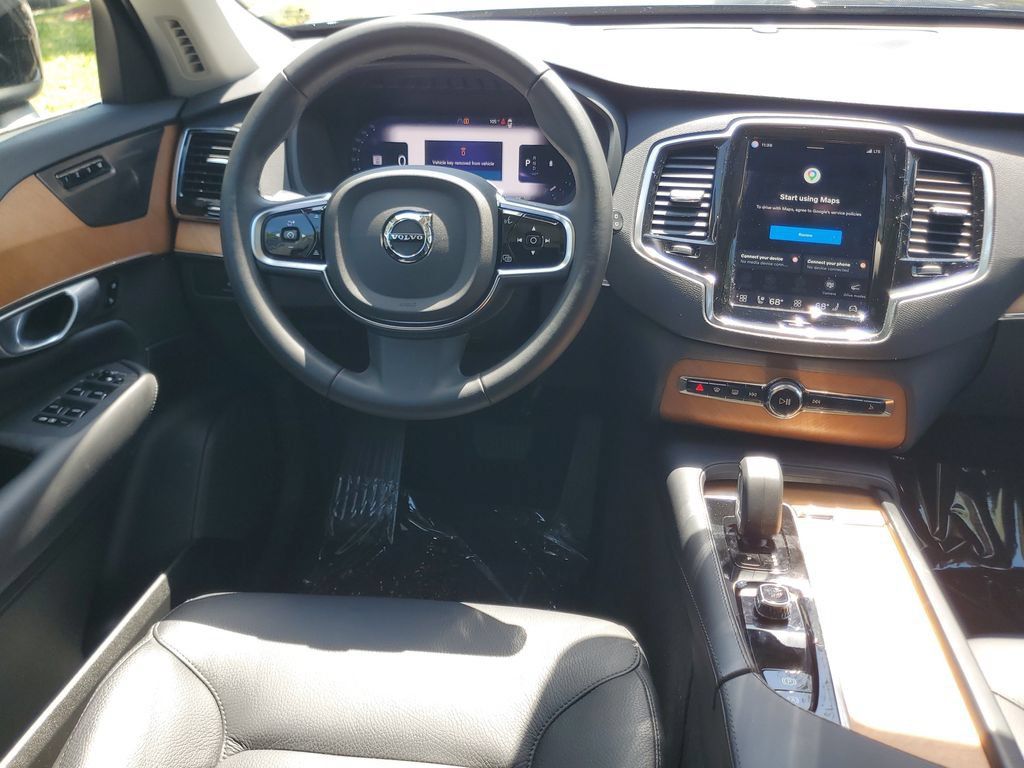 Certified 2024 Volvo XC90 B5 Plus w/ Protection Package Premier AWD/4WD image 15