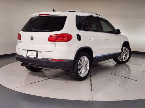 Used 2016 Volkswagen Tiguan SE FWD image 2