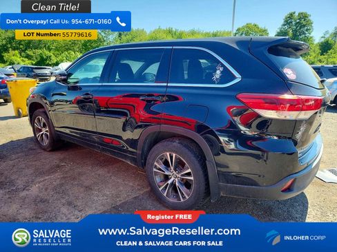 Used 2018 Toyota Highlander LE AWD/4WD image 3