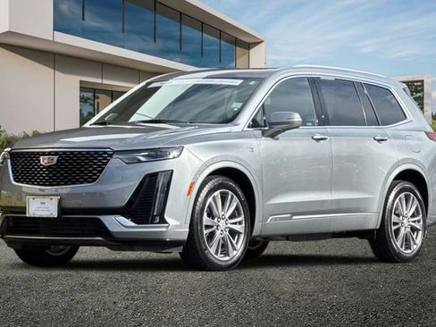 Certified 2025 Cadillac XT6 Premium Luxury image 8