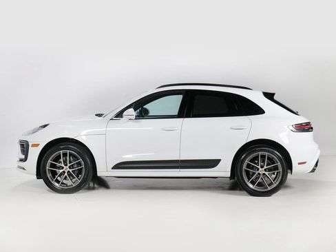 Certified 2023 Porsche Macan AWD/4WD image 2