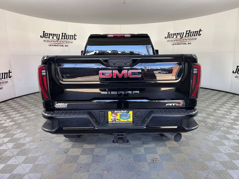 Used 2025 GMC Sierra 2500 AT4 image 5