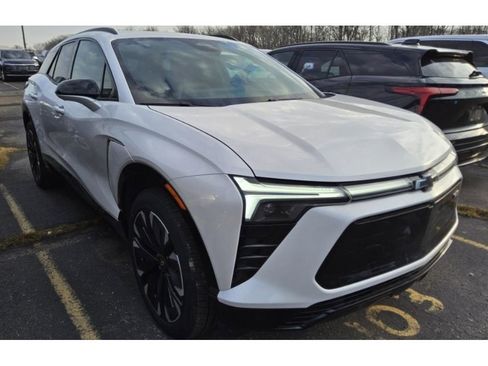 Used 2025 Chevrolet Blazer EV RS image 2