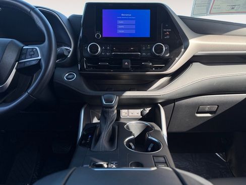 Certified 2023 Toyota Highlander XLE image 11