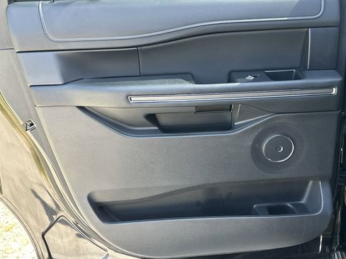 Used 2024 Ford Expedition Max XLT image 22