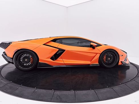 Used 2025 Lamborghini Revuelto AWD/4WD image 21
