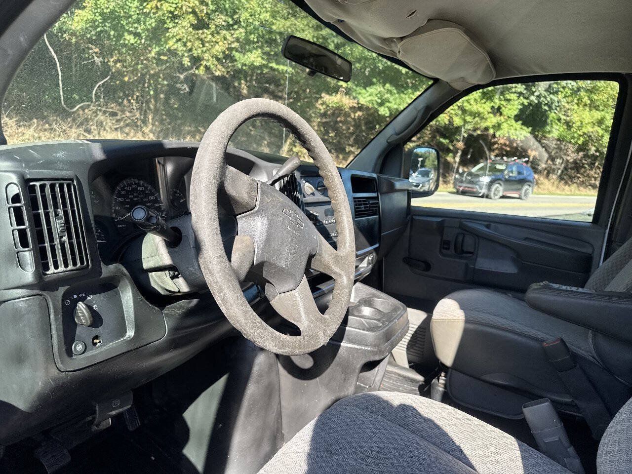 Used 2006 Chevrolet Express 2500 RWD image 13