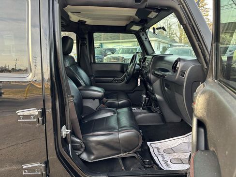 Used 2012 Jeep Wrangler Unlimited Sahara AWD/4WD image 17