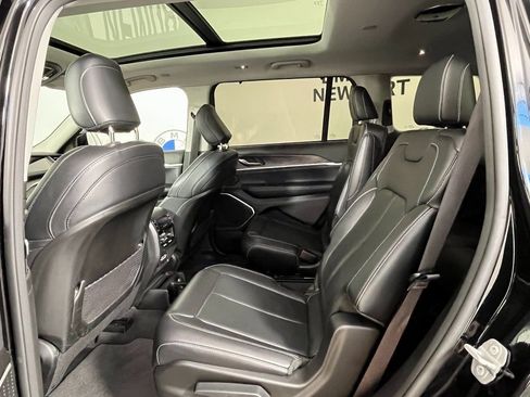 Used 2022 Jeep Grand Cherokee L Limited w/ Luxury Tech Group II image 17