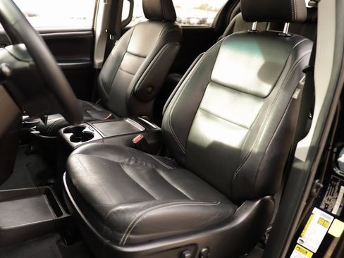 Used 2017 Toyota Sienna SE image 24