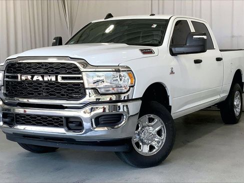 Used 2024 RAM 2500 Tradesman w/ Chrome Appearance Group AWD/4WD image 2
