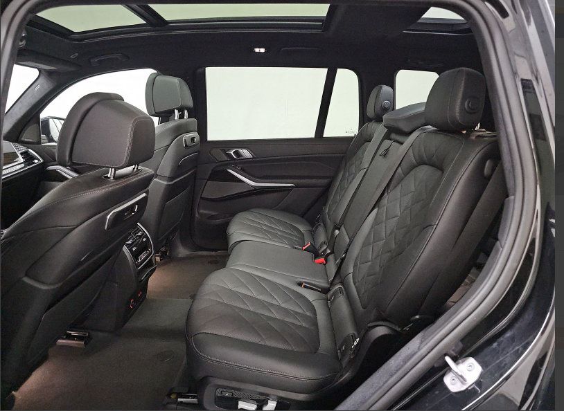 Used 2024 BMW X7 xDrive40i w/ M Sport Package AWD/4WD image 4