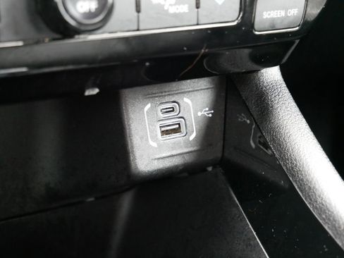 Used 2025 Jeep Compass Limited image 20