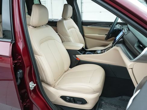 Used 2023 Jeep Grand Cherokee Limited w/ Luxury Tech Group II AWD/4WD image 21
