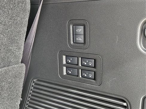 Used 2025 Nissan Armada PRO-4X image 9