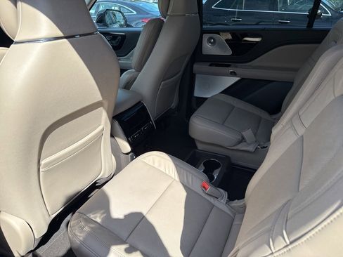 Used 2024 Lincoln Aviator Reserve w/ Equipment Group 201A image 6