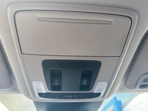 Used 2025 Honda Pilot Elite image 23