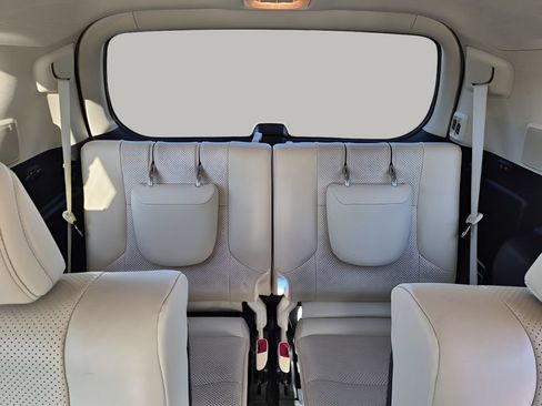 Used 2023 Lexus GX 460 Luxury w/ Sport Design Package AWD/4WD image 29