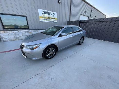 Used 2017 Toyota Camry SE FWD image 19