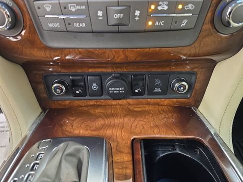 Used 2017 INFINITI QX80 4WD w/ Deluxe Technology Package image 32